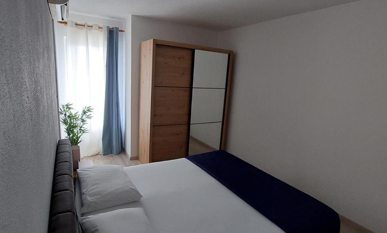 Apartments Dana Омиш Экстерьер фото